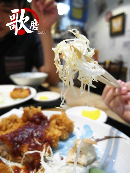 うたまろ Uta Maro 歌磨日本料理：【台南】噓！在台日本人常去的隱密小店●うたまろ歌磨日本料理●炸豬炸雞定食都敲好吃！