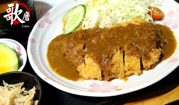 うたまろ Uta Maro 歌磨日本料理：【台南】噓！在台日本人常去的隱密小店●うたまろ歌磨日本料理●炸豬炸雞定食都敲好吃！