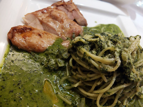 香烤雞排青醬義大利麵~