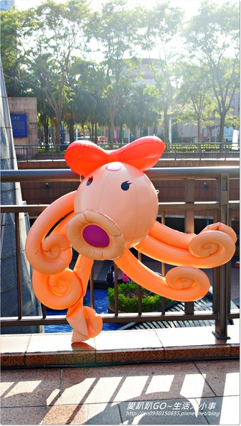 新北市市民廣場：【新北市/板橋】超大樂高疊疊樂~暑假小孩的聖地..千萬別錯過唷