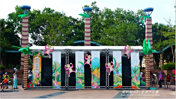 新北市市民廣場：【新北市/板橋】超大樂高疊疊樂~暑假小孩的聖地..千萬別錯過唷