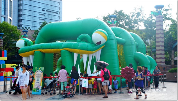 新北市市民廣場：【新北市/板橋】超大樂高疊疊樂~暑假小孩的聖地..千萬別錯過唷