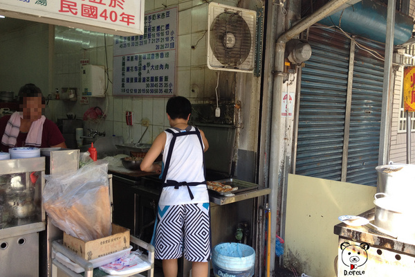 城隍早餐：宜蘭●市區-城隍早餐~香脆夠味的大煎餃&軟嫩Q的控肉飯~!!!