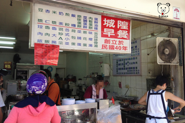 城隍早餐：宜蘭●市區-城隍早餐~香脆夠味的大煎餃&軟嫩Q的控肉飯~!!!