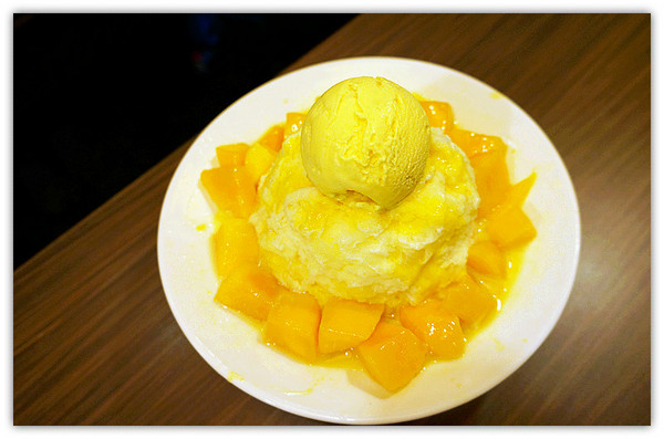 西門町芒菓冰：西門町♬台北西區芒果雪花冰新據點，炎炎夏日一起嚐點透心涼唄！　西門町芒菓冰