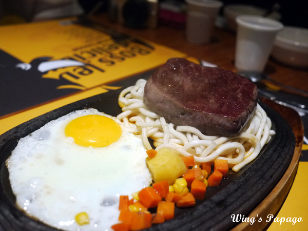 角頭炙燒牛排(新莊廟街店):夜市裡也有高檔牛排。「角頭炙燒牛排」新莊廟街店體驗