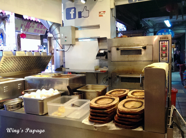 角頭炙燒牛排(新莊廟街店):夜市裡也有高檔牛排。「角頭炙燒牛排」新莊廟街店體驗