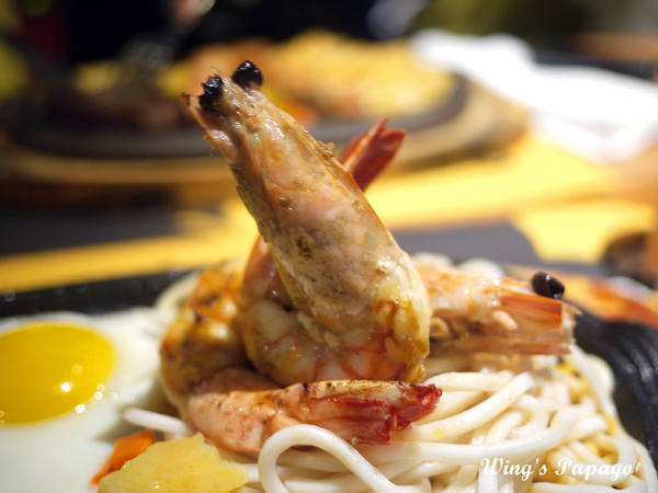 角頭炙燒牛排(新莊廟街店):夜市裡也有高檔牛排。「角頭炙燒牛排」新莊廟街店體驗