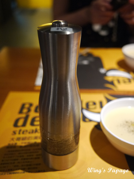 角頭炙燒牛排(新莊廟街店):夜市裡也有高檔牛排。「角頭炙燒牛排」新莊廟街店體驗