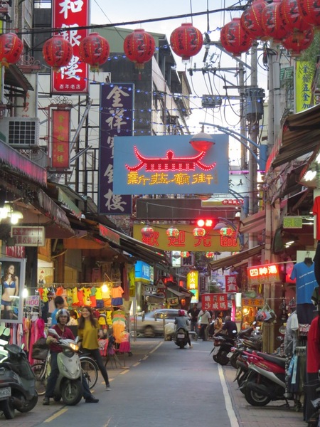 角頭炙燒牛排(新莊廟街店)：【邀約體驗】回味無窮的大哥級美味《角頭炙燒牛排/新莊廟街店》