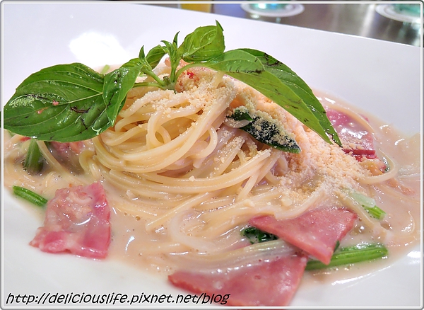 奶油培根菠菜義大利麵2