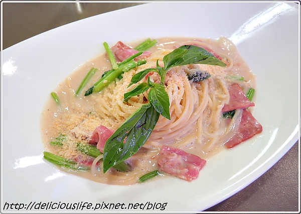 奶油培根菠菜義大利麵1