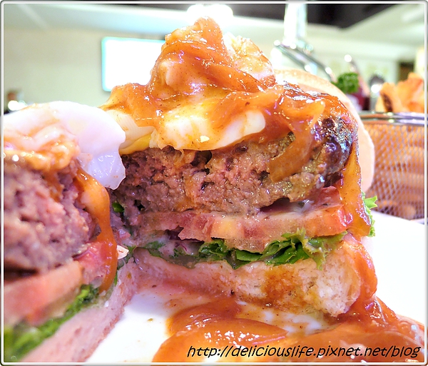 波本嫩蛋起司牛肉漢堡3