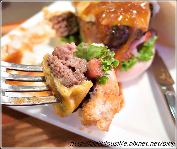 波本嫩蛋起司牛肉漢堡4