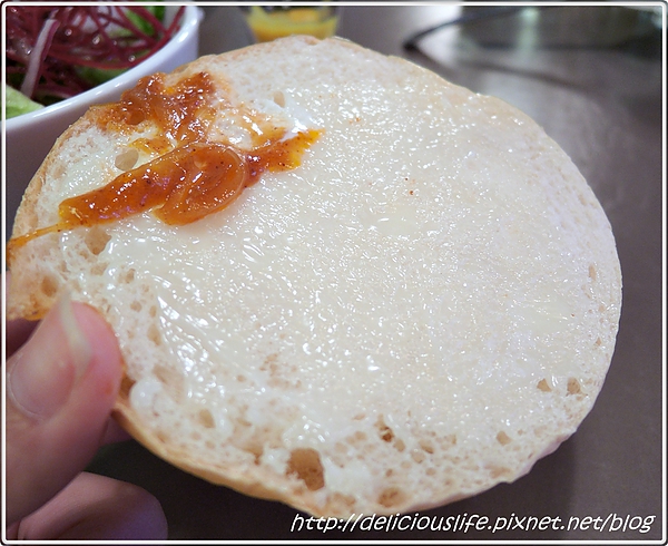 波本嫩蛋起司牛肉漢堡5