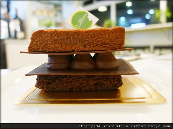 三層巧克力側面