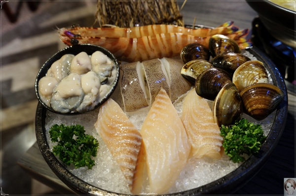 魚歌燈火精緻健康鍋(延吉店):台北 捷運國父紀念館站 魚歌燈火精緻健康鍋(延吉店)~ 氣勢驚人23cm大明蝦