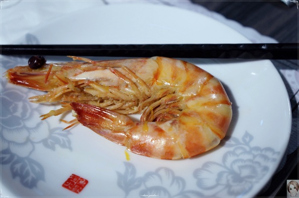 魚歌燈火精緻健康鍋(延吉店):台北 捷運國父紀念館站 魚歌燈火精緻健康鍋(延吉店)~ 氣勢驚人23cm大明蝦