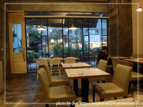 里昂尼義麵坊:<台北>颱風天覓食*敦化站*里昂尼義麵坊