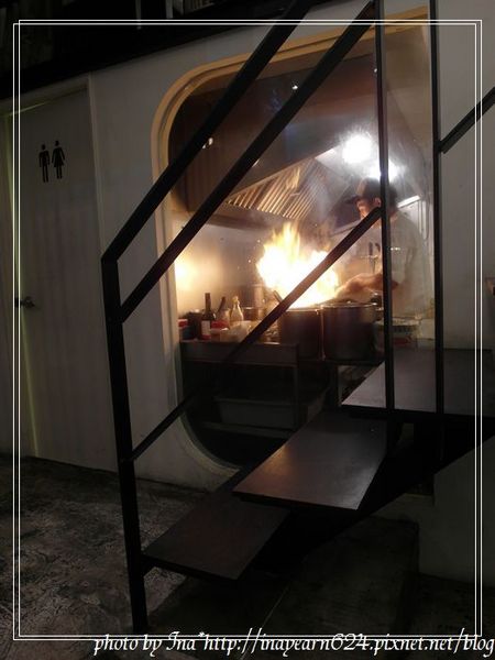 里昂尼義麵坊:<台北>颱風天覓食*敦化站*里昂尼義麵坊