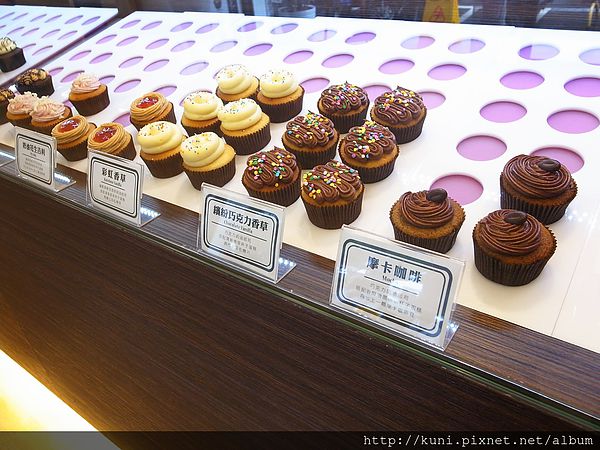 GRD3 07052014 Twelve Cupcakes (4).JPG