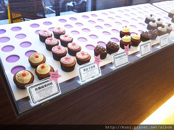 GRD3 07052014 Twelve Cupcakes (5).JPG