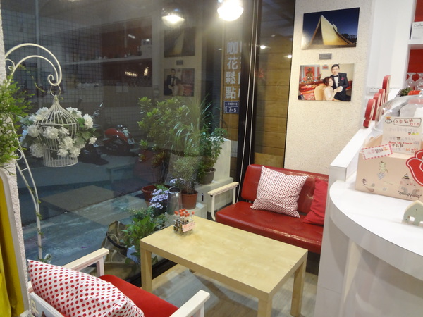 Rose Tea House：1021105[官本金文愛台灣]裝修後首訪Rose Tea House季節水果鬆餅好吃到想唱玫瑰玫瑰我愛妳