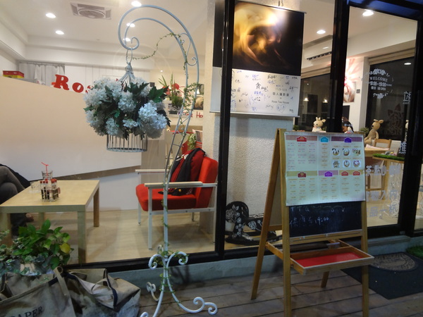 Rose Tea House：1021105[官本金文愛台灣]裝修後首訪Rose Tea House季節水果鬆餅好吃到想唱玫瑰玫瑰我愛妳