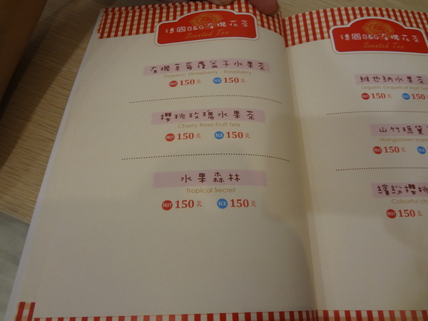 Rose Tea House：1021105[官本金文愛台灣]裝修後首訪Rose Tea House季節水果鬆餅好吃到想唱玫瑰玫瑰我愛妳