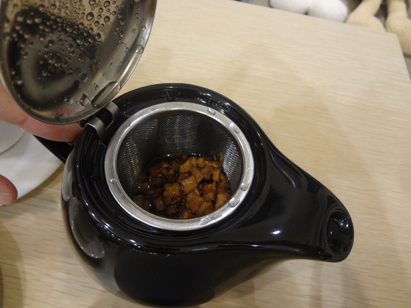 Rose Tea House：1021105[官本金文愛台灣]裝修後首訪Rose Tea House季節水果鬆餅好吃到想唱玫瑰玫瑰我愛妳