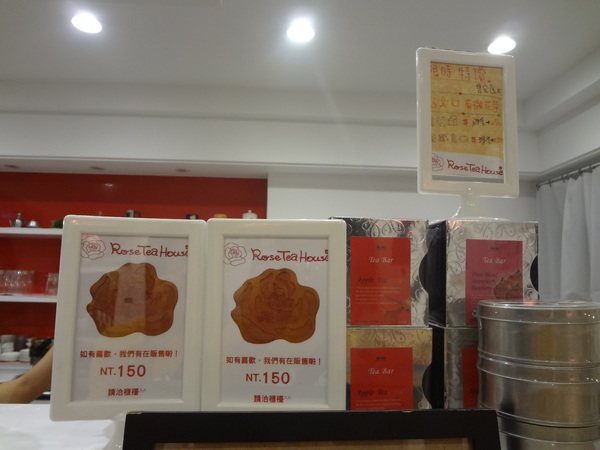 Rose Tea House：1021105[官本金文愛台灣]裝修後首訪Rose Tea House季節水果鬆餅好吃到想唱玫瑰玫瑰我愛妳