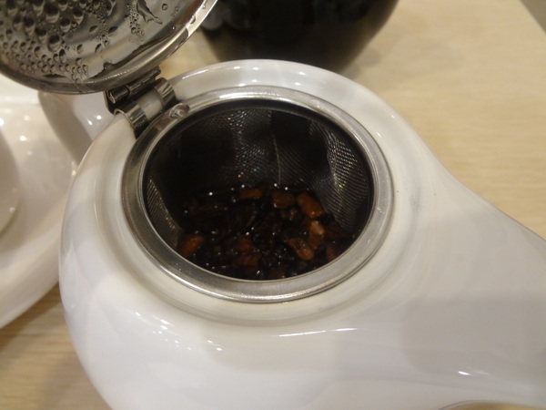 Rose Tea House：1021105[官本金文愛台灣]裝修後首訪Rose Tea House季節水果鬆餅好吃到想唱玫瑰玫瑰我愛妳