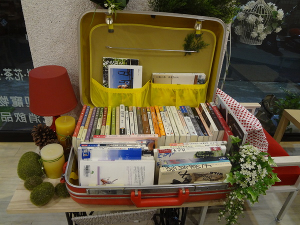 Rose Tea House：1021105[官本金文愛台灣]裝修後首訪Rose Tea House季節水果鬆餅好吃到想唱玫瑰玫瑰我愛妳