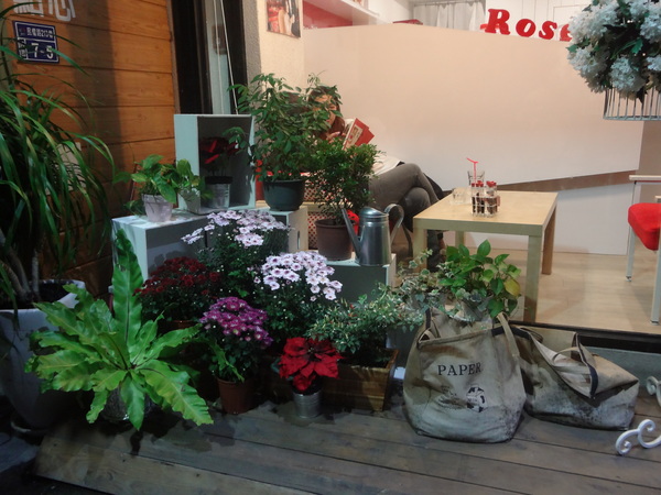 Rose Tea House：1021105[官本金文愛台灣]裝修後首訪Rose Tea House季節水果鬆餅好吃到想唱玫瑰玫瑰我愛妳