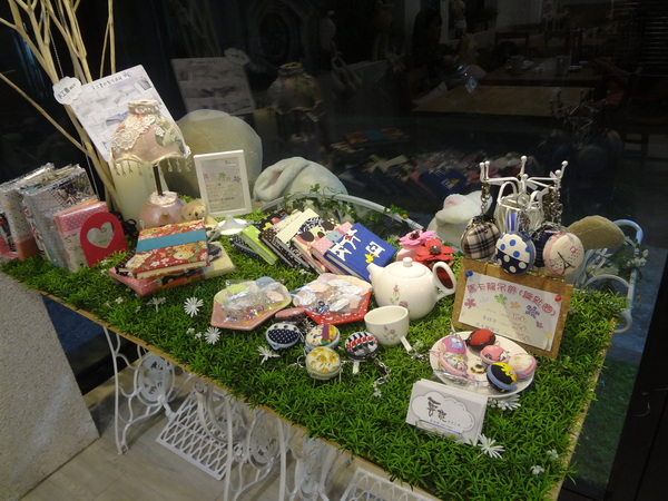 Rose Tea House：1021105[官本金文愛台灣]裝修後首訪Rose Tea House季節水果鬆餅好吃到想唱玫瑰玫瑰我愛妳