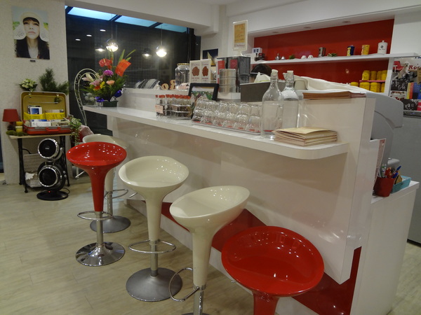 Rose Tea House：1021105[官本金文愛台灣]裝修後首訪Rose Tea House季節水果鬆餅好吃到想唱玫瑰玫瑰我愛妳