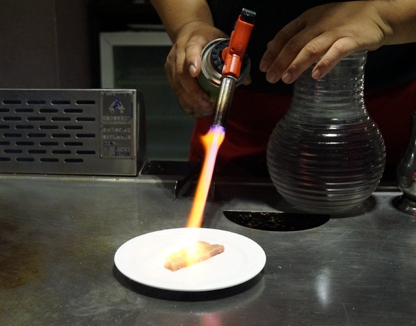 東方紅鐵板創意料理：[礁溪]東方紅鐵板創意料理：宜蘭在地海鮮/頂級食材.精彩料理/無菜單 - APP專屬優惠 !