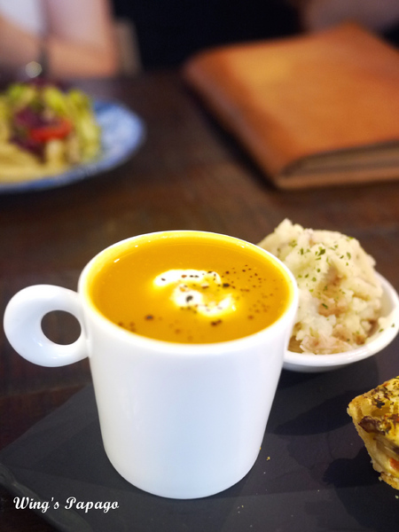 雅痞Art Reading Cafe：書香佐咖啡香。雅痞Art Reading Cafe