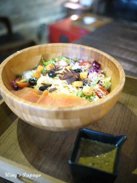 雅痞Art Reading Cafe：書香佐咖啡香。雅痞Art Reading Cafe