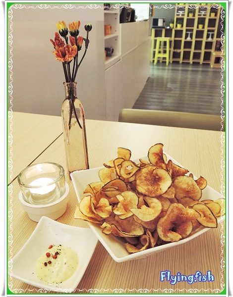 Les Bebes Cafe & Bar 貝貝西點(仁愛門市)：✜  餐桌上滴華麗冒險(初訪晚餐篇)-「Les Bebes Cafe & Bar貝貝西點(仁愛門市)」❤～