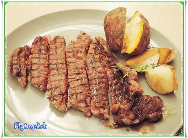 Les Bebes Cafe & Bar 貝貝西點(仁愛門市)：✜  餐桌上滴華麗冒險(初訪晚餐篇)-「Les Bebes Cafe & Bar貝貝西點(仁愛門市)」❤～