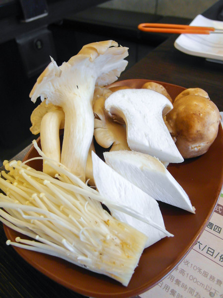 青禾幸福鍋物涮涮屋(景平店):【試吃*新北中和】養生麻辣鴛鴦鍋~『青禾幸福鍋物涮涮屋/景平店』