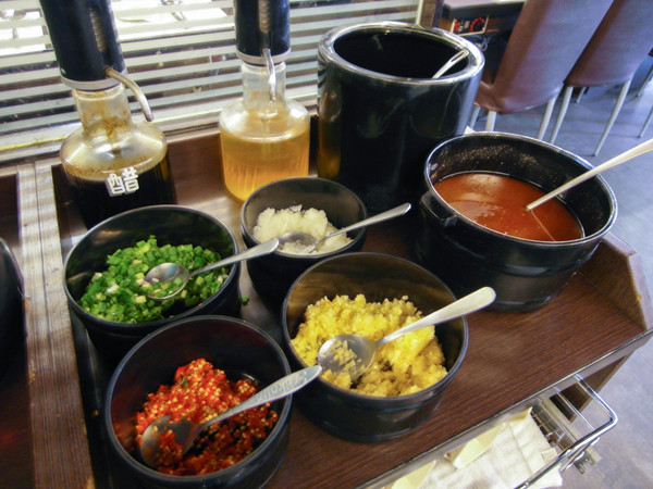 青禾幸福鍋物涮涮屋(景平店):【試吃*新北中和】養生麻辣鴛鴦鍋~『青禾幸福鍋物涮涮屋/景平店』