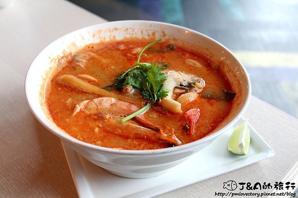 饗泰多泰式餐廳：【捷運忠孝復興】饗泰多 Siam More 泰式風格餐廳--每道泰式料理都令人意猶未盡!!東區聚餐時尚餐廳推薦!