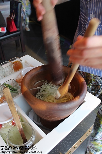 饗泰多泰式餐廳：【捷運忠孝復興】饗泰多 Siam More 泰式風格餐廳--每道泰式料理都令人意猶未盡!!東區聚餐時尚餐廳推薦!