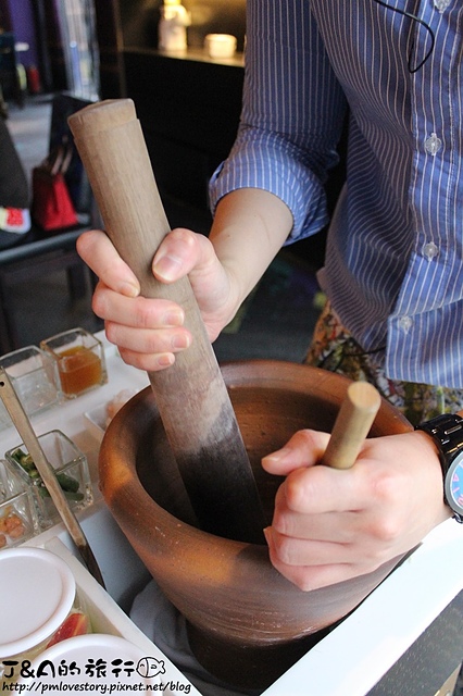 饗泰多泰式餐廳：【捷運忠孝復興】饗泰多 Siam More 泰式風格餐廳--每道泰式料理都令人意猶未盡!!東區聚餐時尚餐廳推薦!