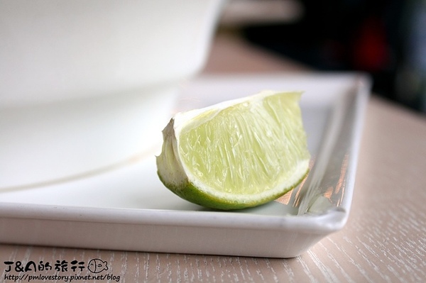 饗泰多泰式餐廳：【捷運忠孝復興】饗泰多 Siam More 泰式風格餐廳--每道泰式料理都令人意猶未盡!!東區聚餐時尚餐廳推薦!