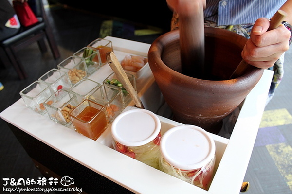 饗泰多泰式餐廳：【捷運忠孝復興】饗泰多 Siam More 泰式風格餐廳--每道泰式料理都令人意猶未盡!!東區聚餐時尚餐廳推薦!