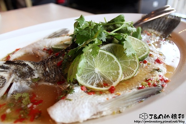 饗泰多泰式餐廳：【捷運忠孝復興】饗泰多 Siam More 泰式風格餐廳--每道泰式料理都令人意猶未盡!!東區聚餐時尚餐廳推薦!