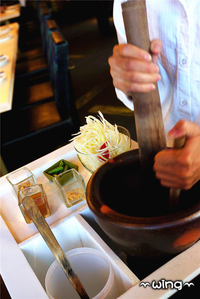 饗泰多泰式餐廳：［台北東區］創意泰式料理餐廳。【饗泰多Siam More】青木瓜沙拉/打拋豬/金錢魚餅體驗(忠孝復興站美食餐廳)